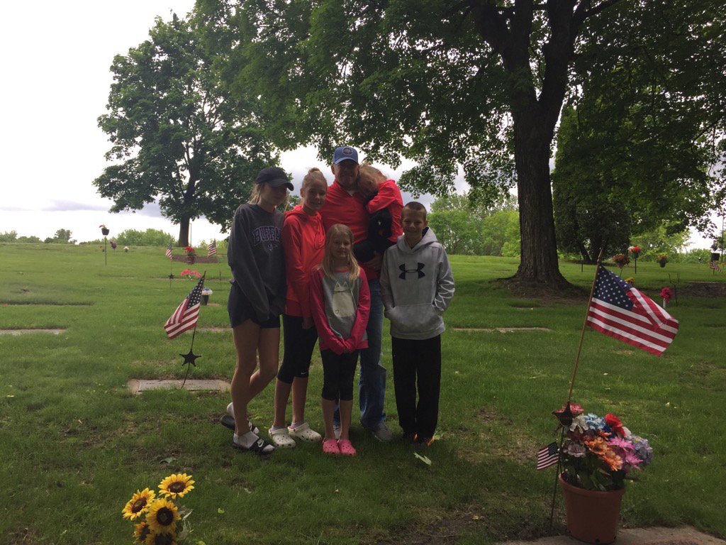 GuidaNick6's tweet photo. Our annual Memorial Day visit to see Roger Davis!  Thanks for your service Roger!  #bisonpride https://t.co/R10miThRIf