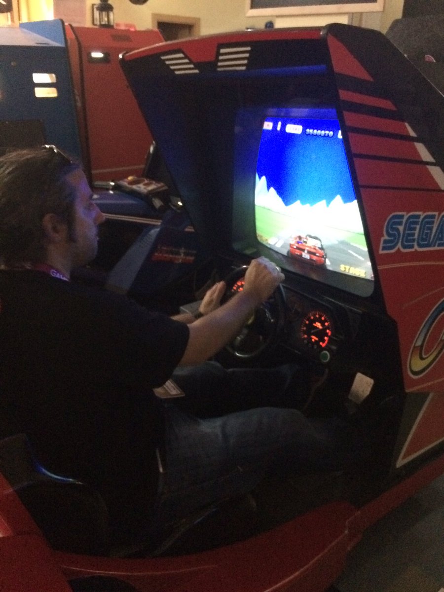 Arcade_Vintage's tweet photo. Muy grande esa gente de @RetroAlba 🙌🙌🙌 sois muy cracks! #ArcadeCon2017 Juan, @juananlaguna, Javi 👏👏👏 https://t.co/TMZ96suA6e
