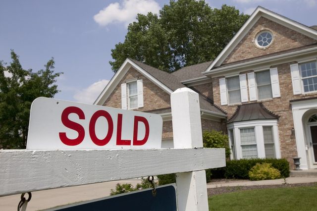 GreenTreeProp's tweet photo. Going, Going, Gone! Existing Homes Are Selling Like Hotcakes: https://t.co/0vJyUsNAbj #GreenTreeProperties #RealEstate https://t.co/C7GvBPjK97