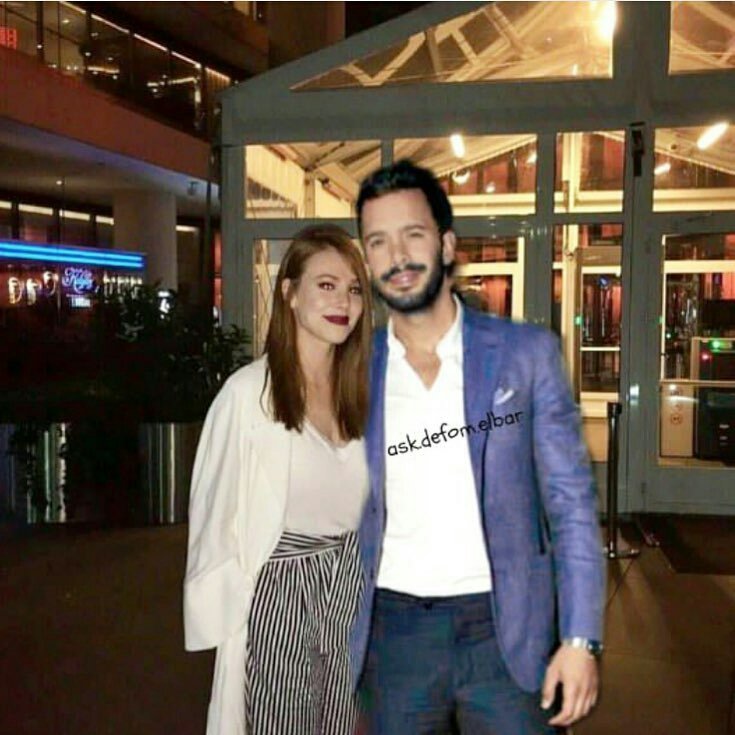 MEYRAEFIX's tweet photo. Allah'ım aklımı koru şu  muhteşem uyuma bakın 👌💜❤🔥 @sallybenson94 @elcnsng @baris_arduc @Kiralikaslkdizi 

@bonya6 #ElcinSangu #BarışArduç https://t.co/xo2ESWeLZY