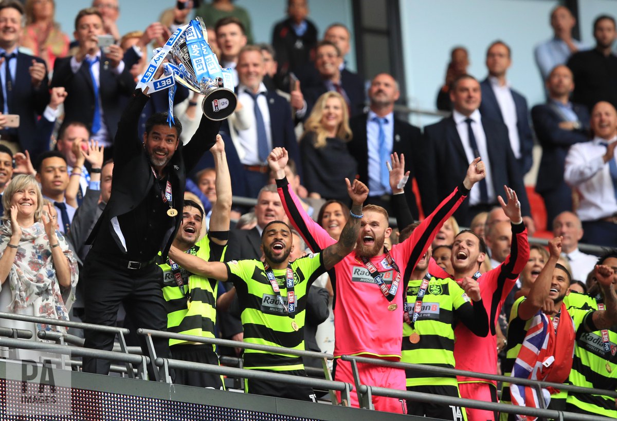 Alamy_Editorial's tweet photo. Huddersfield Town celebrate winning promotion to the Premier League #ChampionshipPlayOffFinal #htafc https://t.co/FOp06nDSam