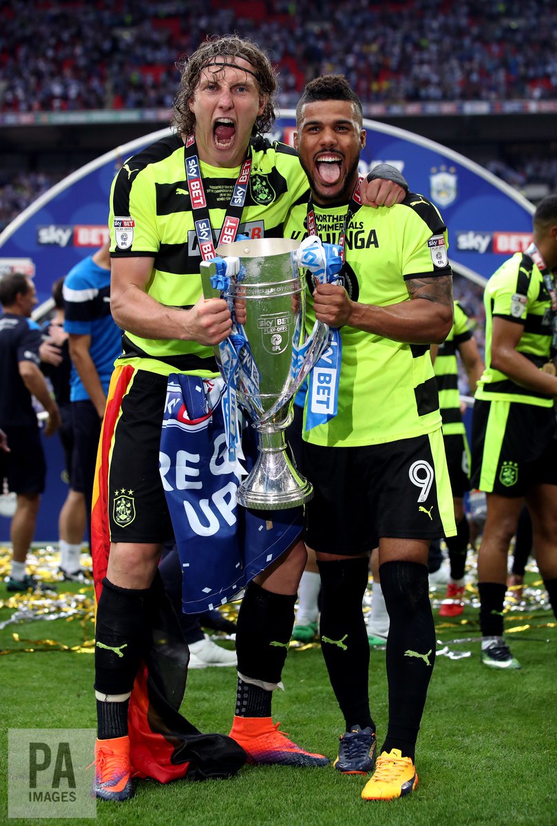 Alamy_Editorial's tweet photo. Huddersfield Town celebrate winning promotion to the Premier League #ChampionshipPlayOffFinal #htafc https://t.co/FOp06nDSam
