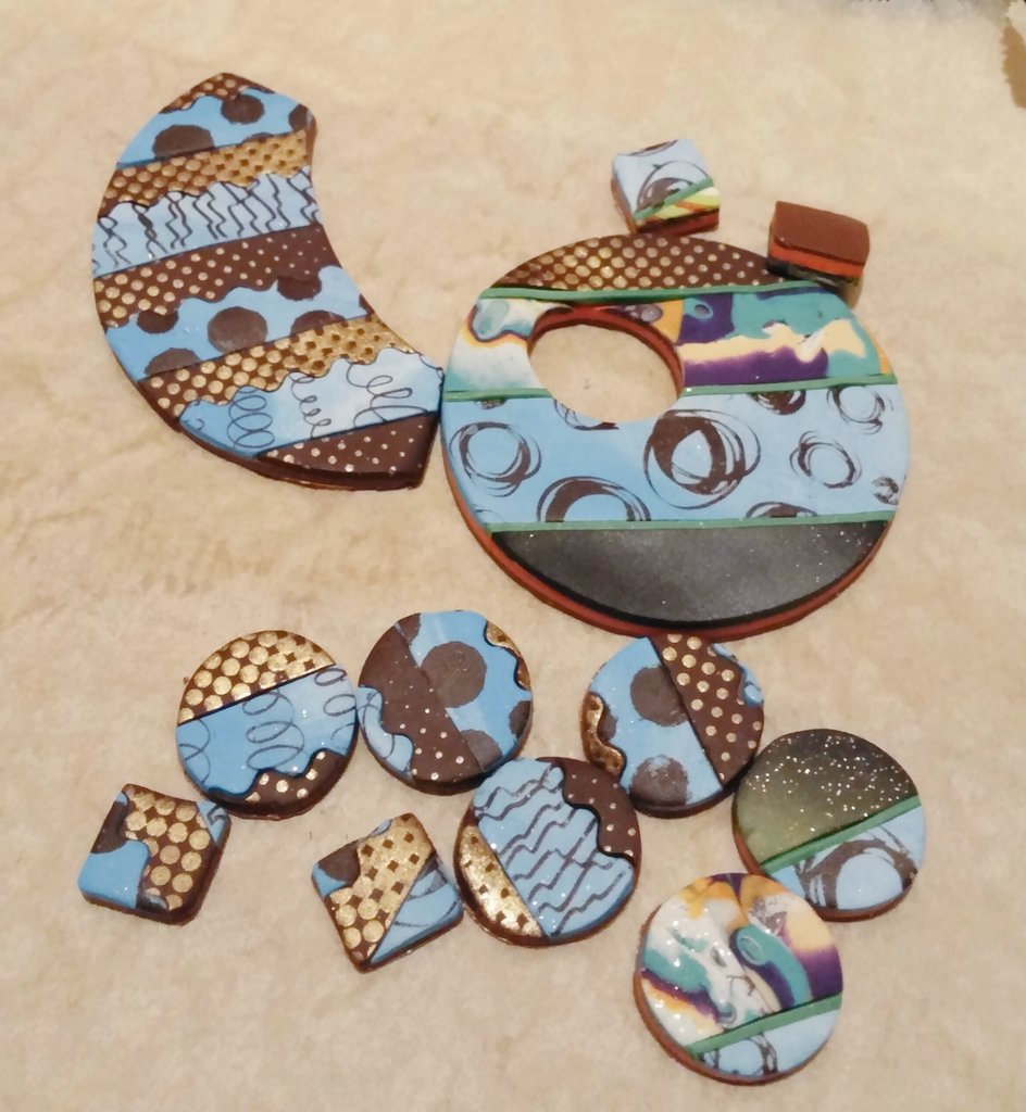 itsuki38's tweet photo. 焼いた。
#ポリマークレイ #polymerclay #handmade #ハンドメイド #ハンドメイドアクセサリー #粘土 #fimo #プレモ #オーブン粘土 #moiko #silkscreen https://t.co/VwNPNkxvri