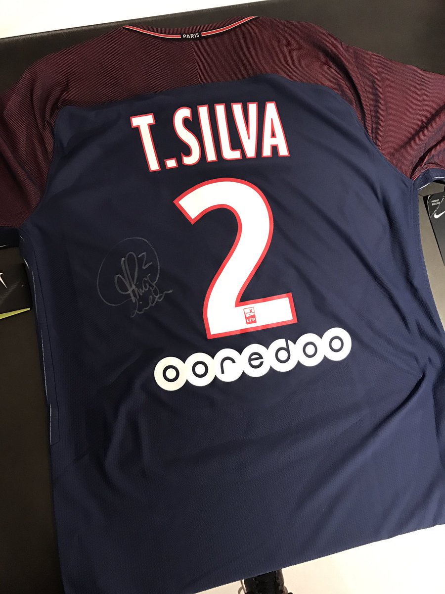 PSG_inside's tweet image. Vos maillots sont prêts à être envoyés @FUTINHO_ @Jh__B 📦🔴🔵
