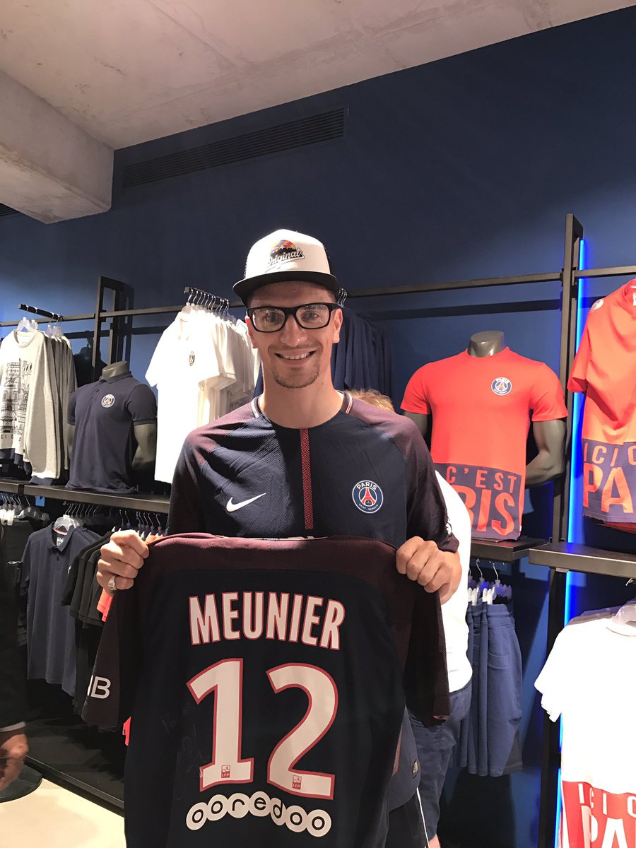 PSG_inside's tweet image. Vos maillots sont prêts à être envoyés @FUTINHO_ @Jh__B 📦🔴🔵