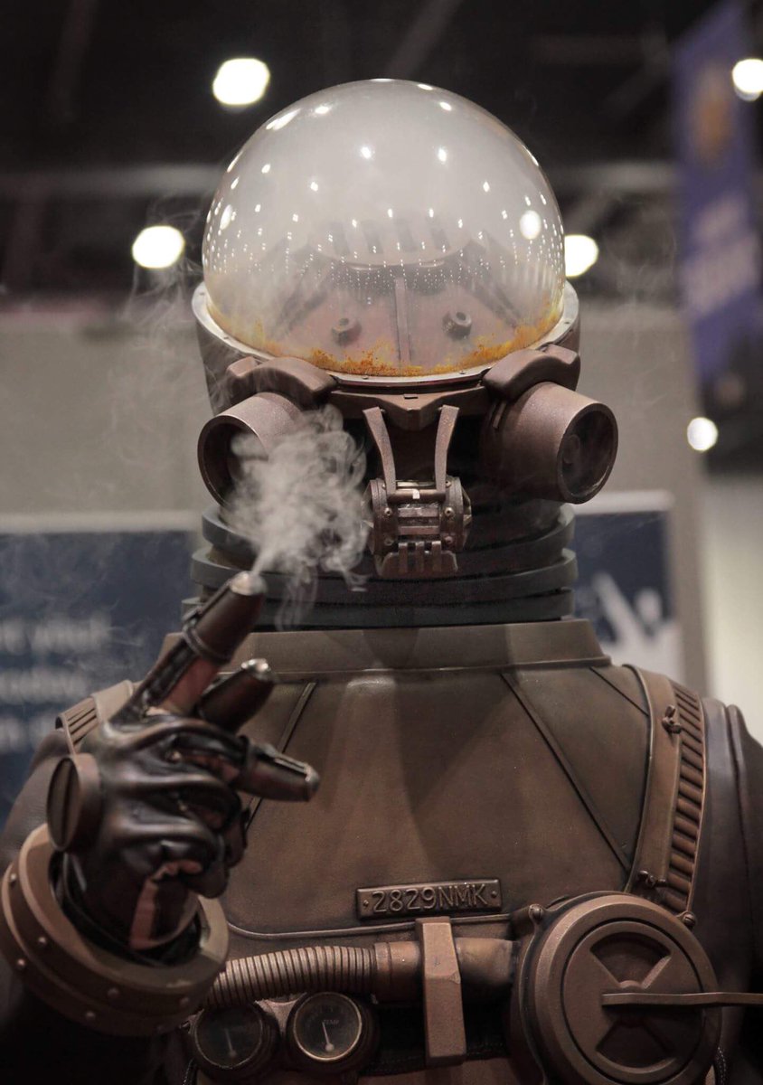 Had an amazing costume debut at MCM ComiCon London !!#mcmLDN2017 #mcmldn17  #Hellboy #johannkrauss @Jamesldodd @perlmutations @actordougjones, image size:844x1200