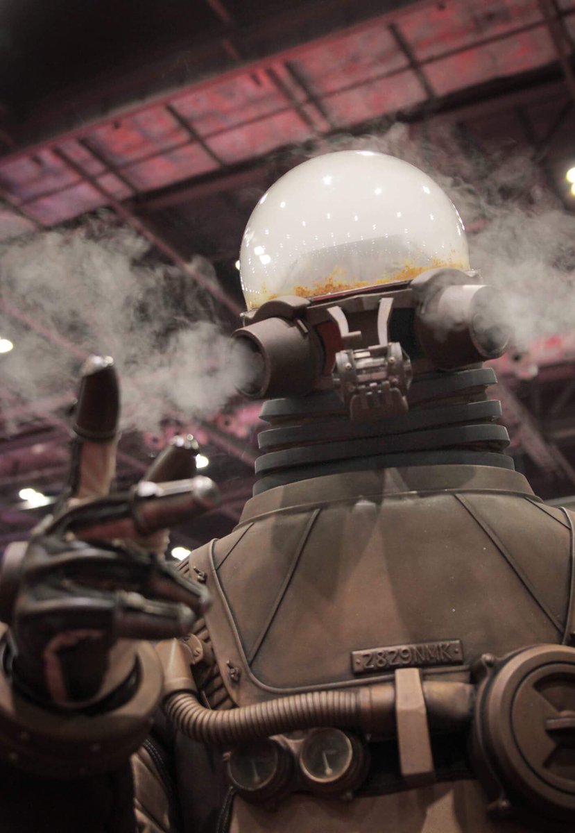 Had an amazing costume debut at MCM ComiCon London !!#mcmLDN2017 #mcmldn17  #Hellboy #johannkrauss @Jamesldodd @perlmutations @actordougjones, image size:829x1200