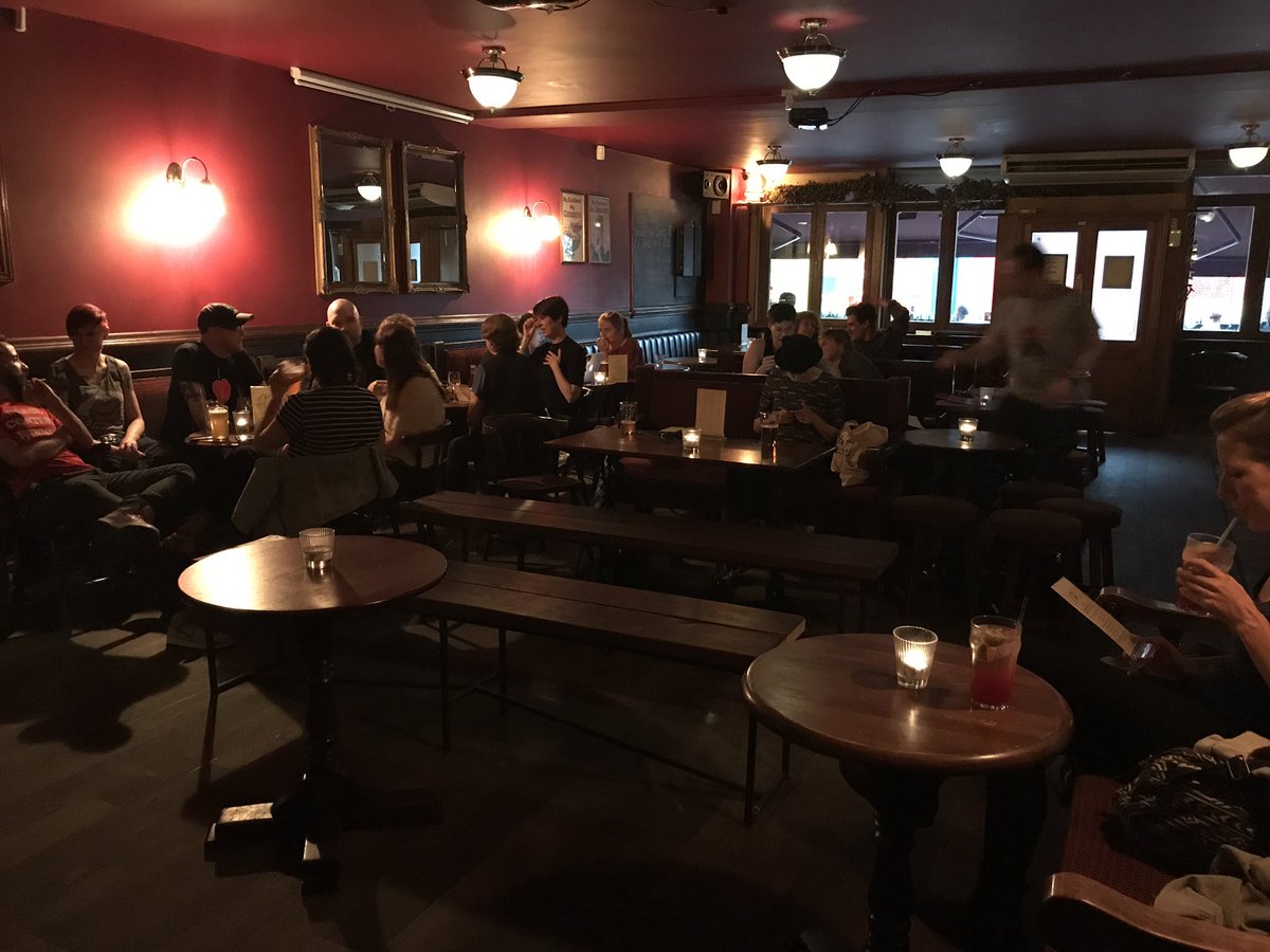 3compassese8's tweet photo. Starting to fill up for #twinpeaks episode 3 &amp; 4 screening tonight but still lots of good seats left. Awesome pie #popup https://t.co/zym4Pt3idW