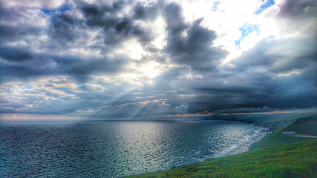 callmejonny's tweet photo. Rays of sunshine Whitsand Bay
@WhitsandBay @weatherwyou @ILoveCornwallUK @beauty_cornwall @Cornwall_Coast @piratefm @BBCWthrWatchers #sunset https://t.co/CujHBykr9M