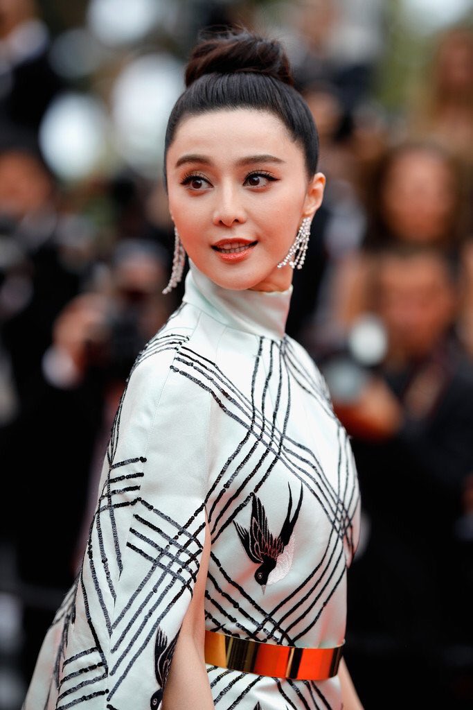 WejdanalmalkiF's tweet photo. Fan bingbing in #Christopherbu
أنيقة ومرتبة
بالرغم ماحبيت نقشة الفستان لكن هو كتصميم حلو https://t.co/rowMafaltt