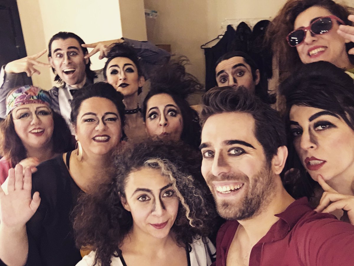 #YalınayakMüzikhol doldu taşıyor!