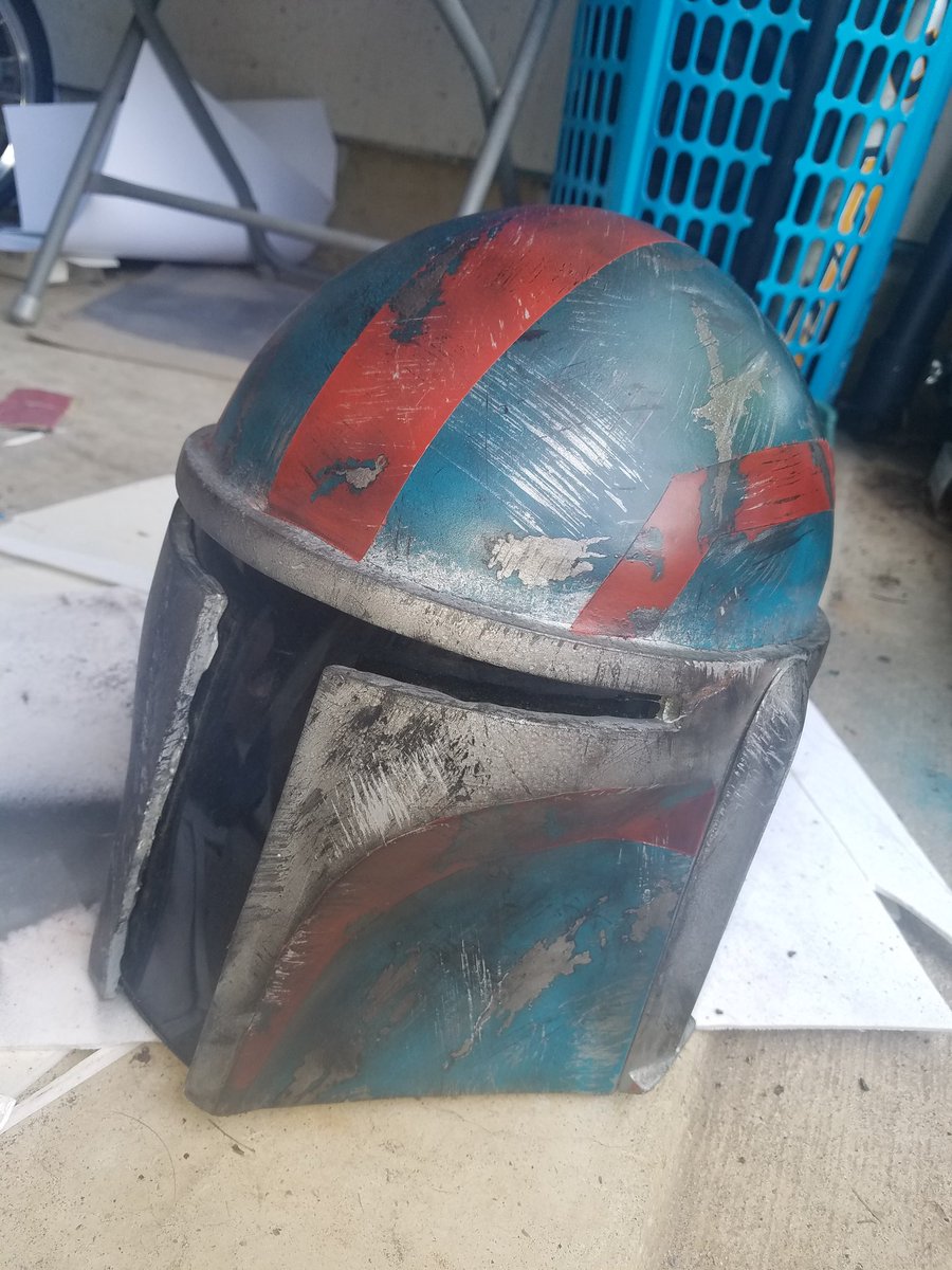 DrinkyCosplay's tweet photo. Working on some update for @AwesomeCon thanks to @jescosplay for the help! #starwars #mandalorianmercs #kyrimorutclan #mmcc #mandolife https://t.co/4BCs5388Fc