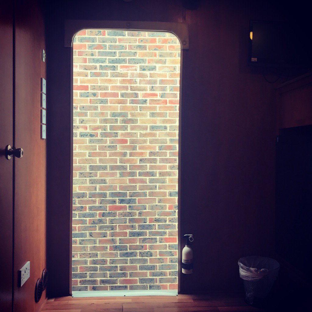 GillyMacmillan's tweet photo. A room with a view.
#onset #CTM7 🚲🍰 https://t.co/Jdfu0RuhUN