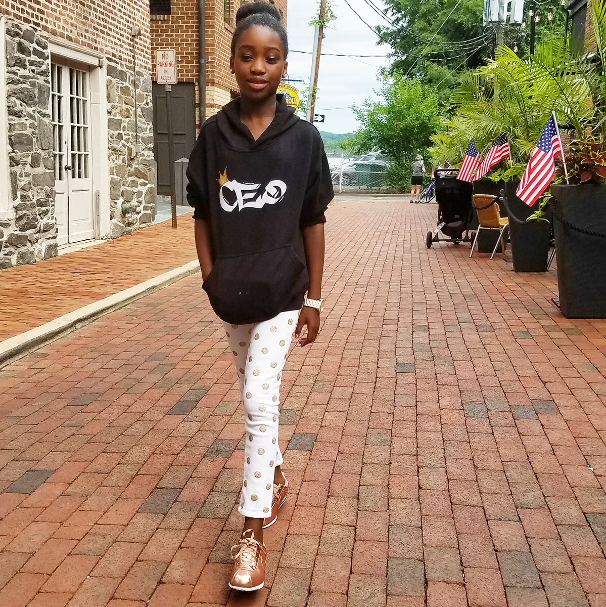 the5FootCritic's tweet photo. ...on the move...

#CEO #theCriticIsComing #Foodie #KidsHaveDreamsToo #love #kidprenuer #entrepreneurship #LavysLife #girlBoss #foodCritic https://t.co/ElDwQQY1wn
