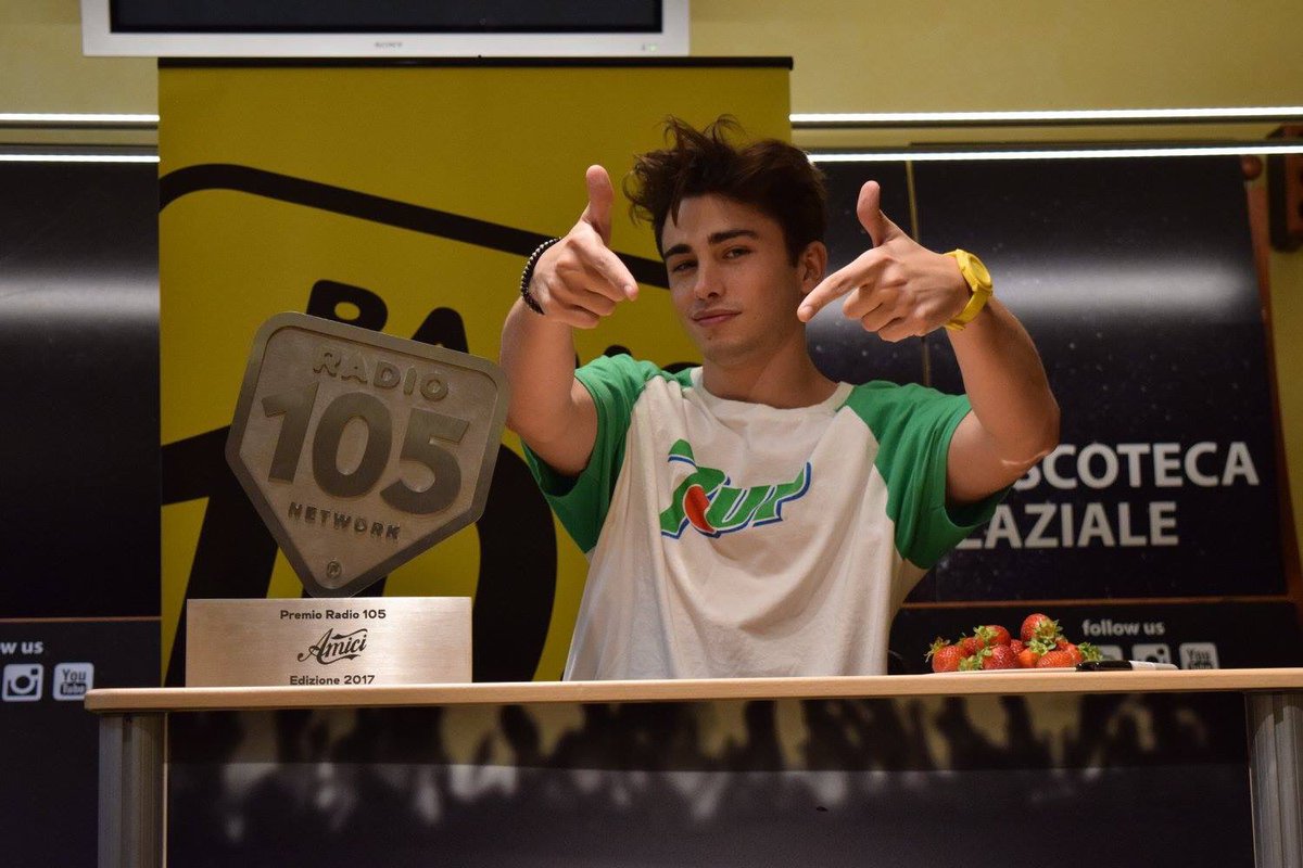 heylalexa's tweet photo. @aboutriki Però poi amo se il 02/07 ti svengo tra le braccia tu non preoccuparti eh ❤️ #COMECAVOLOFACCIOADASPETTARE #STRINGIMI #TIAMO https://t.co/xl1pJ2pv4q