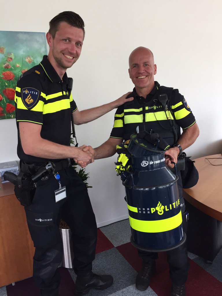 Wijkagent J.L.Becker introduceert zijn nieuwe collega voor Brunnepe/Hanzewijk Thomas Kasperink!