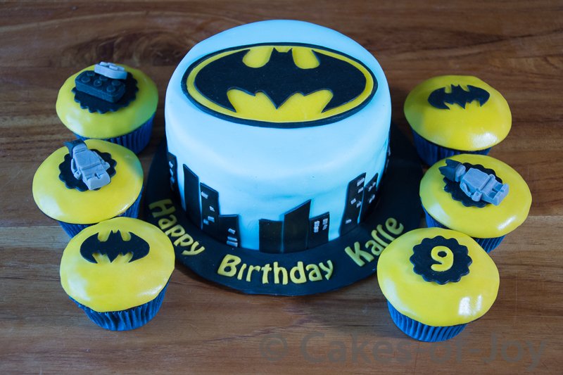 Cakes_of_Joy's tweet photo. #warmweerentaartenmaken #groteuitdaging #Ididit #verjaardagstaarten #taarten #cupcakes #glutenvrijetaart #Batmantaart #Spidermantaart https://t.co/Qdh6A8FGfS