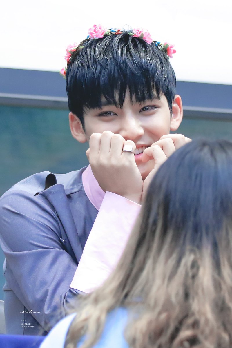 Mean_Ol_Moon's tweet photo. 170528 #세븐틴 #민규 #MINGYU #SEVENTEEN 갈수록 잘생기기도 쉽지 않은데 진짜 https://t.co/kWZkg0DtMa