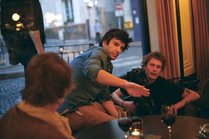 MrJadis's tweet photo. #Shootingbynight #Abbesses #Paris #Montmartre #Threesome #Shortfilm @babounboy @JoachimDelmotte  @TPiechocki @MatthieuMoerlen https://t.co/vdJl2sn4uw