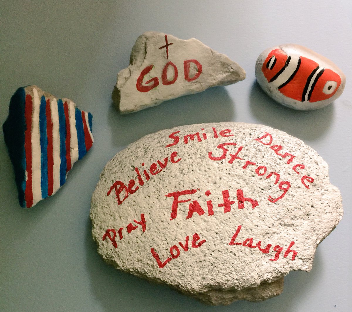 coachpace's tweet photo. Rocks painted and hidden. #YouRock #KnoxvilleRocks #TennesseeRocks #NYCRocks #JerseyRocks #GeorgiaRocks #ScottCountyRocks https://t.co/uEnfOO4eWQ