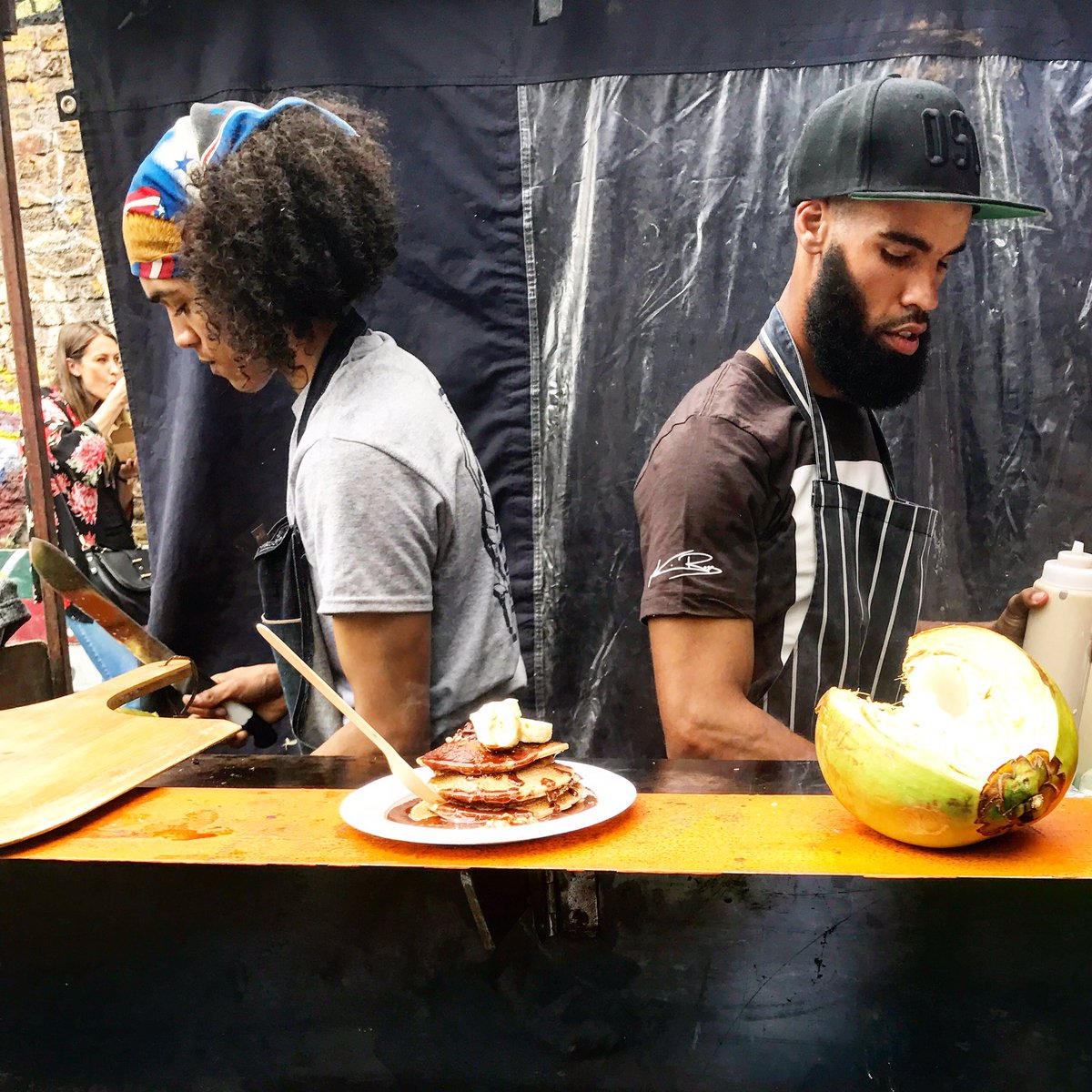 Pancake stack by these boys 😊 <a href="/bennybuttonstea/">OSU Coconuts</a> 
#vegan #bricklane #brunch