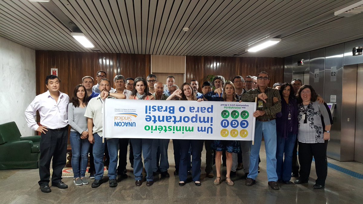 Unaconsp's tweet photo. #serraglionao A quem interessa o controle interno e o combate à corrupção de cabeça para baixo? #FicaCGU https://t.co/Tw6oCUOolg
