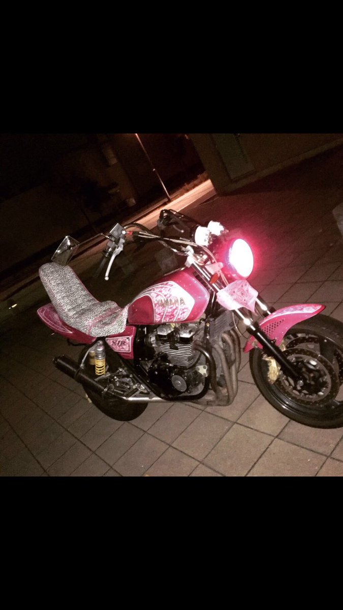 masayaXJR's tweet photo. 3段は豹柄になります！！
売りより交換希望です。単車でもアメリカンでも。
状態も良くはないのであまり高く売りません。
急ぎなのでお願いします！！

#XJR400売ります
#拡散希望 https://t.co/UT49o4DikH