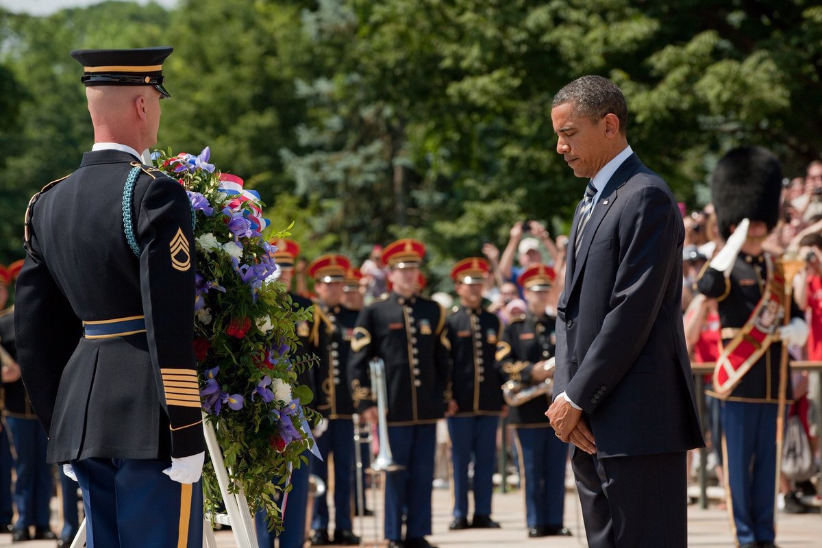 ladyhawkerfinds's tweet photo. A real Commander In Chief bows his head. @realDonaldTrump couldn't find his heart at the Arlington Cemetery Memorial. #NoSalute #impeach https://t.co/snz6ScgdMw