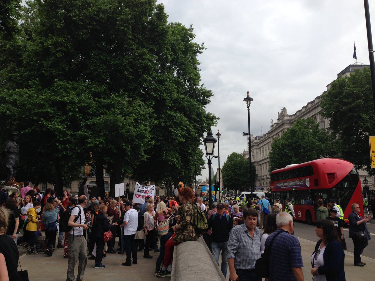 NELSabs's tweet photo. Speakers outside 10 Downing Street "80 per cent don't want repeal of the fox hunting act" #Keeptheban #antihuntmarch https://t.co/pVNKDiveo0