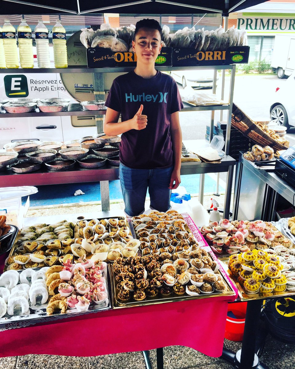 BBorderouge's tweet photo. ▪️Naïm vous accueil au stand de gâteau de la Boucherie Borderouge 😁 #boucherieborderouge #boucherie #ramadan #ramadan2017 #toulouse https://t.co/AEwyLYSe6n