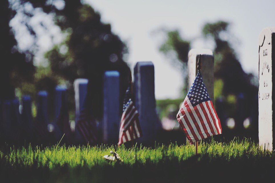 Today we honor and pay tribute to those who died to protect us 🇺🇸 #memorialday