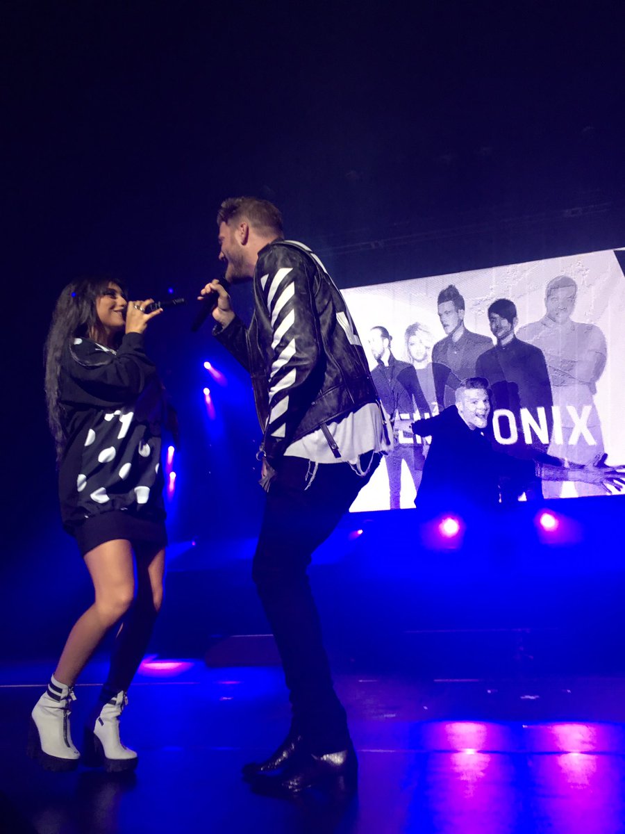 bsbptx's tweet photo. 近すぎて画面に5人が入りきらないとかいう大変贅沢な悩みさえ発生しました。
#PTXNagoya https://t.co/9jOHjXfkzY