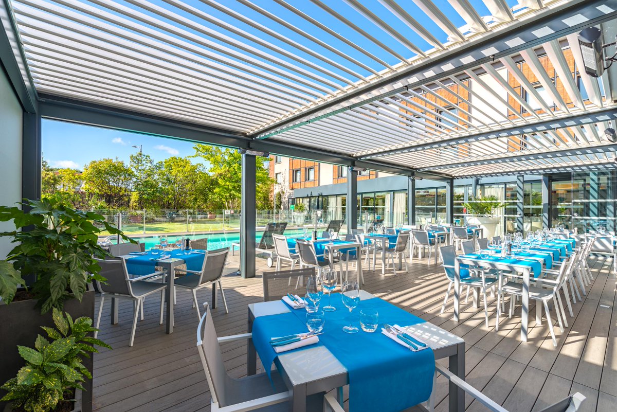HolidayInn31's tweet photo. La pergola est ouverte! Réservez votre déjeuner sur la terrasse du Black Angus. 🍽️ https://t.co/uHcdKB62qf https://t.co/9GBK41eqjt