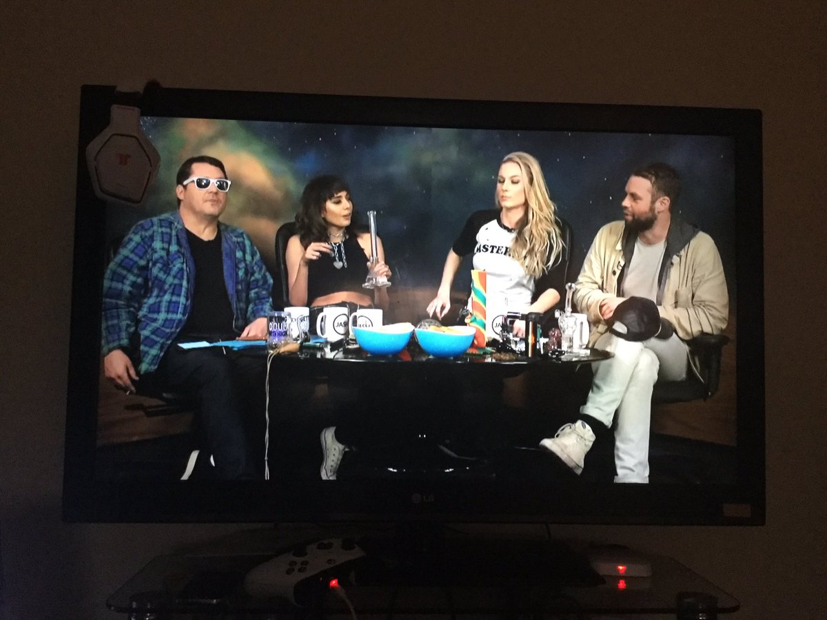 Trail_noob89's tweet image. Abit of #gettingdougwithhigh before I stream. Feeling very chilled today 💨💨💨💨💨💨💨❤️