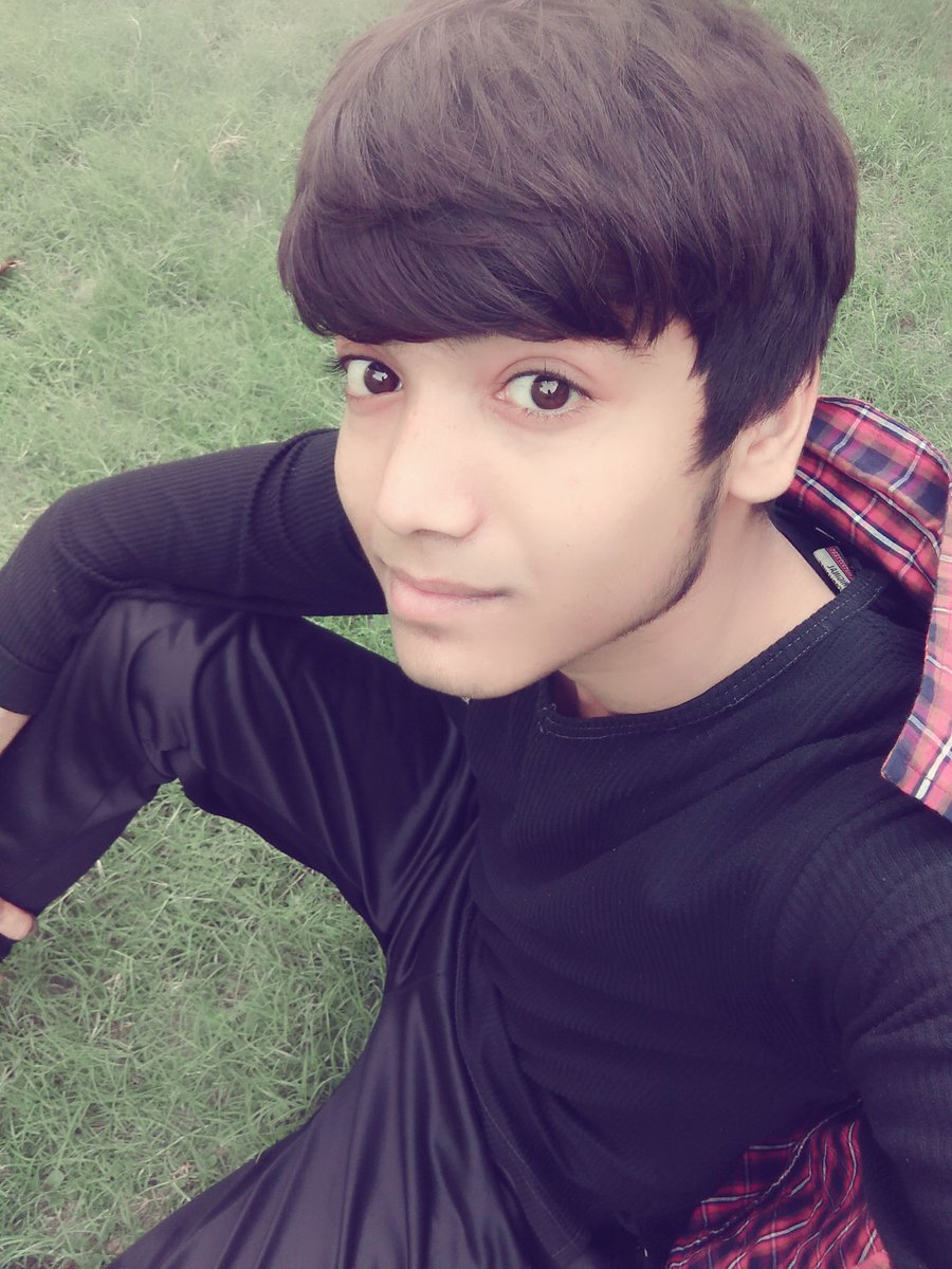 LalitHeartHaker's tweet photo. When life gives you a hundred reasons to cry , show life that you have a thousand reasons to smile😊👦 #Smile https://t.co/tyYxKmck7c