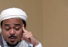 dtg1208's tweet photo. Ketika yang mulia RIZIEQ di demo Pengikutnya 😁😁😁😁😁😁😁😁😁 https://t.co/aO8bVbyyRH