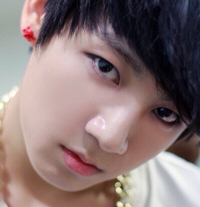 slldin_23's tweet photo. 테형은 힙합, 짐읹은 청량 컨셉으로 골랐다. 각자 팀원끼리 모였는데 아까부터 짐읹 뚫어져라 쳐다보는 애 있어서 부담스러워.... 눈 마주치면 피하는 게 정상 아니였나..? 쟨 왜 계속 쳐다봐,, https://t.co/Vrvko3RbIC