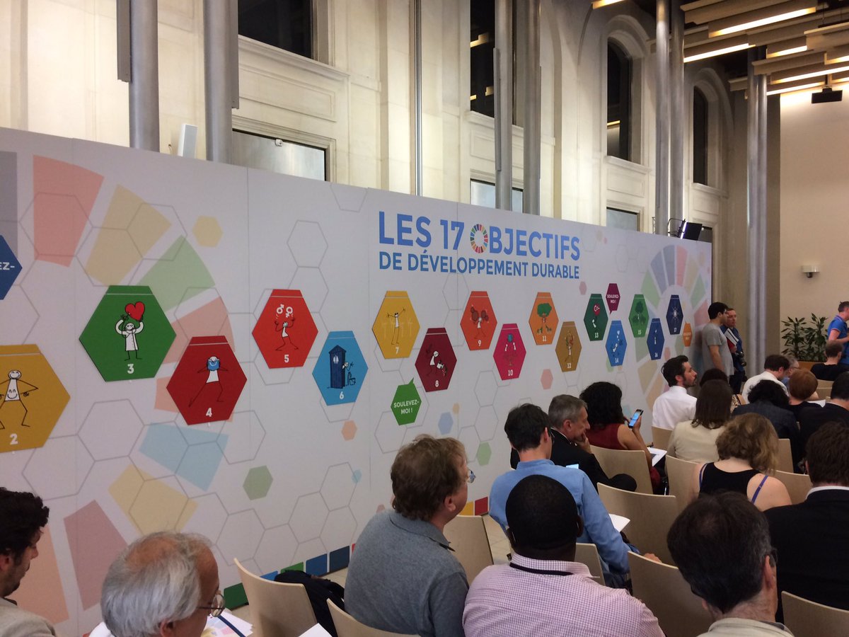 Ecologie_Gouv's tweet photo. 📸 Lancement de la semaine européenne du développement durable 2017 par @N_Hulot  
#ODD #SEDD2017 https://t.co/jyai04xQaG