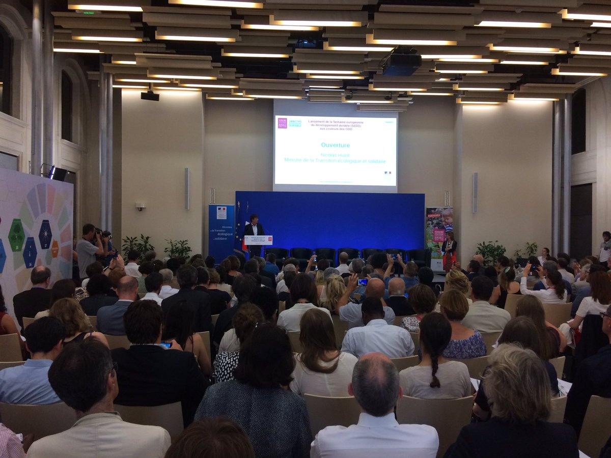 Ecologie_Gouv's tweet photo. 📸 Lancement de la semaine européenne du développement durable 2017 par @N_Hulot  
#ODD #SEDD2017 https://t.co/jyai04xQaG