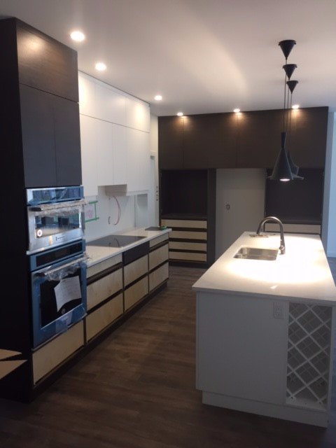 VogtBuilding's tweet photo. PBJ-16 Beautiful kitchen, a few more drawer fronts to install #VogtBuilding #LartCabinets #ImagineThisDesign #customhomes https://t.co/zFqolruGUF