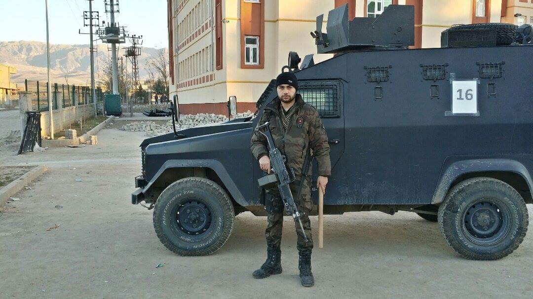 onlardiridir's tweet photo. "Şehit PÖH OSMAN BELKAYA nın kardeşiyim . Abimin resmini paylaşıp Dua ister misiniz?  Unutulmasın yiğidim." https://t.co/8ZDcXiCbZ9