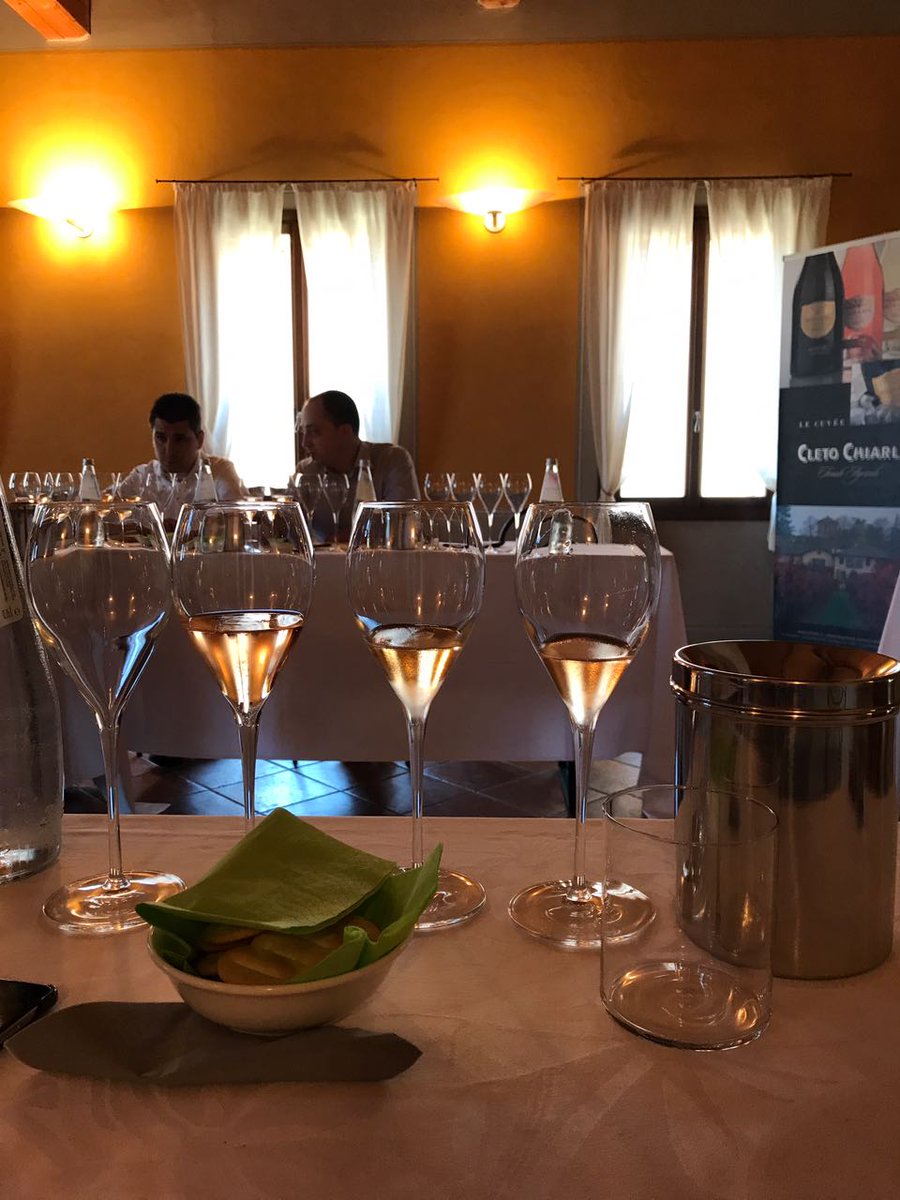 Quintopasso's tweet image. Oggi degustazione verticale di #Quintopasso Rosè Brut: esploriamo la sua evoluzione nelle annate 2010 - 2011 - 2012 e 2013! #Sorbara #Modena