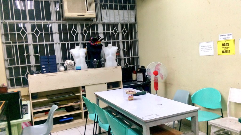 loujiedelica's tweet photo. Cleaned the CTHMSC room today. 💯 #TeamProductive @dendendeeenn @jlouistorres_ @gnnslnts @JuanderPich @ImChristianBai 💙💚 https://t.co/hrB4siySZk