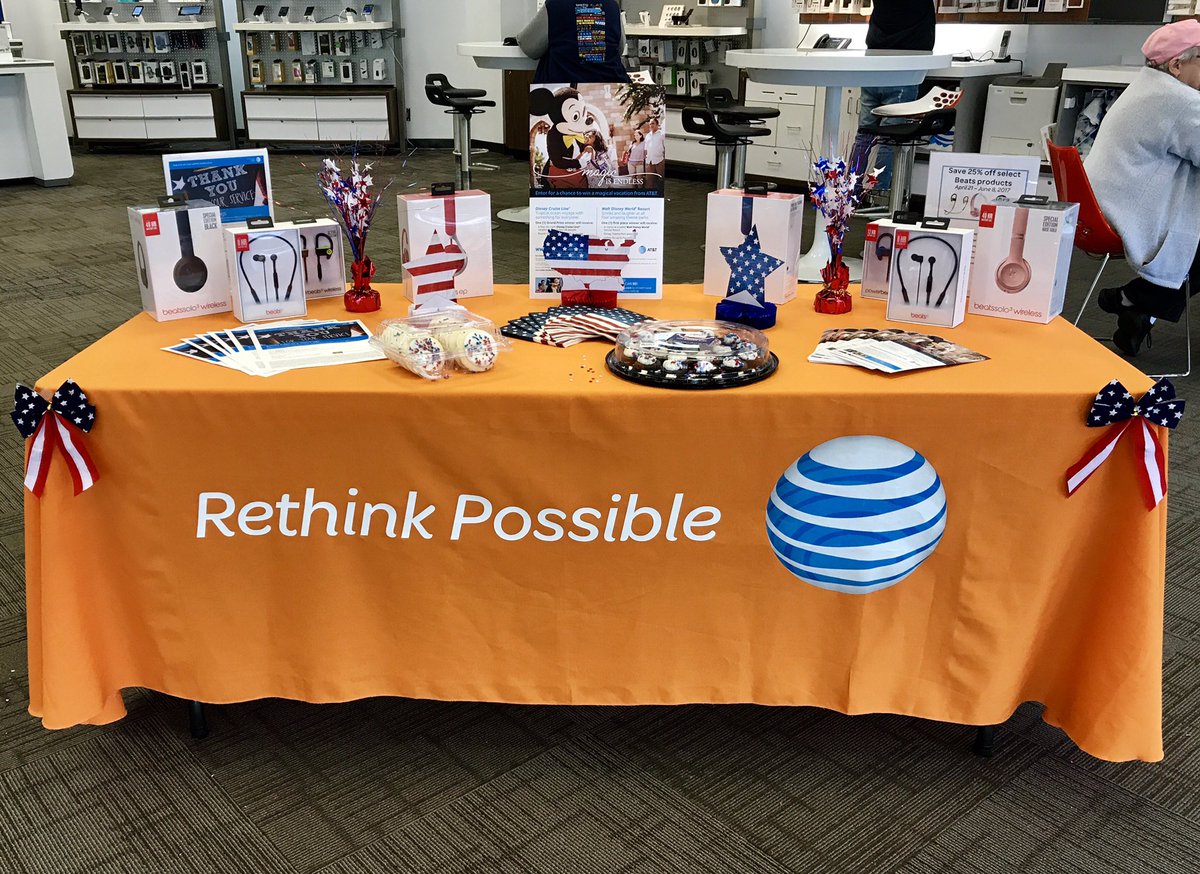 PortsmouthStore's tweet photo. Appreciating those who served our country 🇺🇸 #SupportOurTroops #OurNE @CarolWalsh01 @Phil__Oliveira @JannaDucich https://t.co/o9LNprvsSJ
