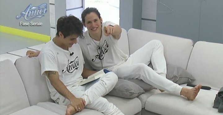 BizzleismyLife1's tweet photo. A me già mancano loro. Non possiamo farli tornare in casetta anche l'anno prossimo? Perché nessuno sarà come Seba e Mike #amici16 #amici17 https://t.co/N7OTHvqdQC