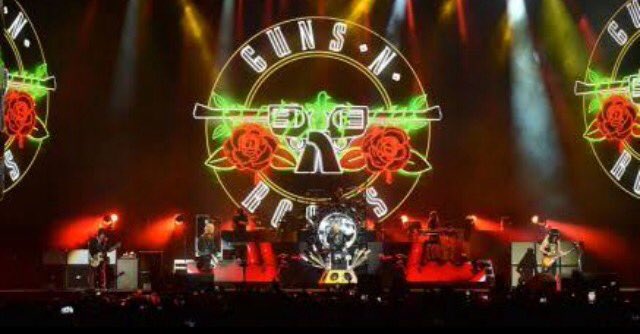 icecrystalcubes's tweet photo. What a amazing weekend we had at Crystal Cubes, deliveries to slane and life festival 😀 @gunsnroses @slanecastle @LifeFestival https://t.co/FDWne0X3Zg