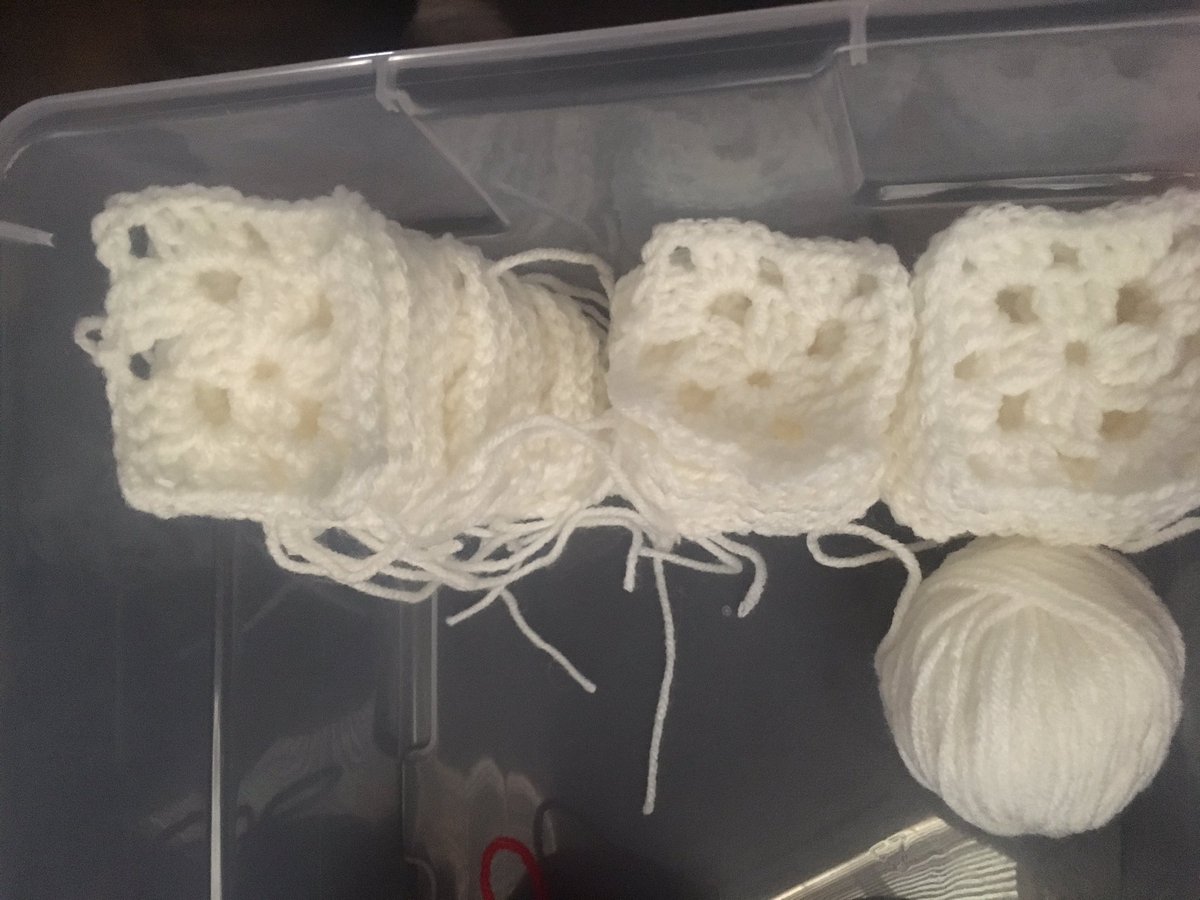 blinkingcatb's tweet photo. New favorite way to use up left over yarns - Pixel Crochet! #blinkingcat #crochet # https://t.co/jeOCpwlRF3
