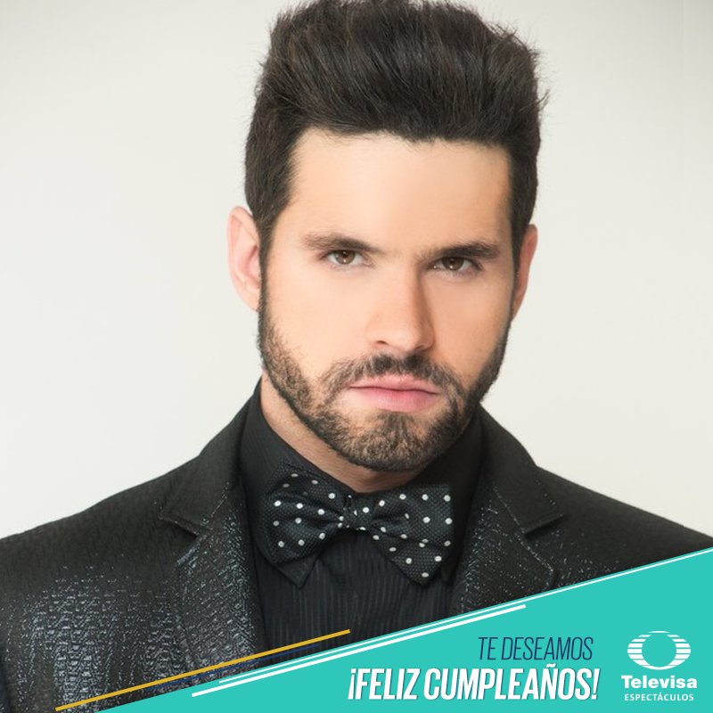 TvsEspectaculos's tweet photo. Este lunes le deseamos un feliz cumpleaños a @EleazarGomez33 ¡Abrazos! https://t.co/Fudy2uAD1N
