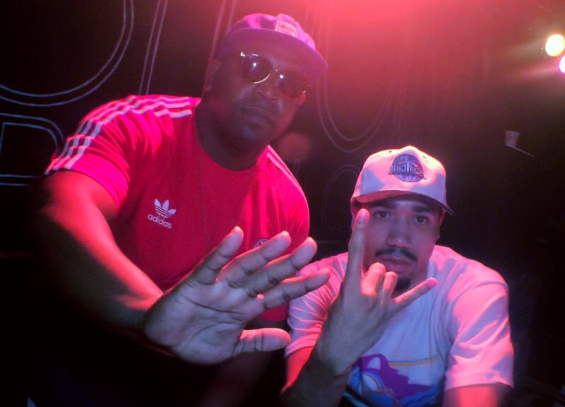 Hi5ive_Soul's tweet photo. S/O @djsyonkream on the 1's & 2's last night concert, Real G! #Salute π―ππΎ #InTooDeepTour https://t.co/MY3vOGhgb8