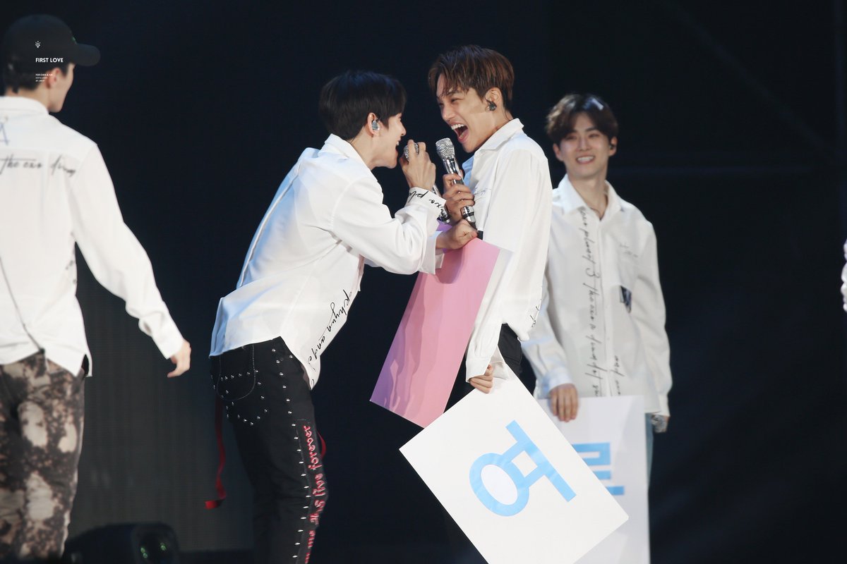 EXOBEAKHYUN_TB's tweet photo. HQ 170528 #Kai #BAEKHYUN rDiumDot cr.FirstLove #กระทรวงกือลิม 
https://t.co/RPUgjtBSvx
https://t.co/KMRJYTHSj3 https://t.co/OmHT1H3zwc